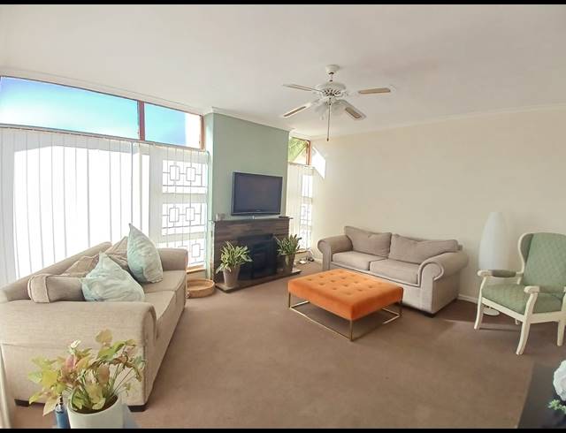 3 BEDROOM HOUSE FOR SALE IN WINDSOR PARK ESTATE